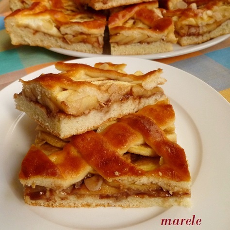 Открытый пирог из ТМТ с яблоками и сливовым джемом 2.JPG