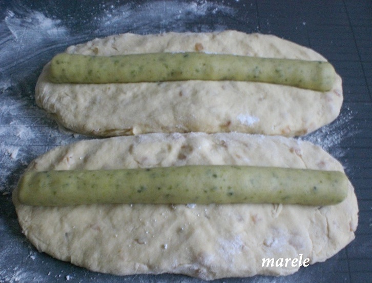 Штоллен с марципаном и курагой 3.JPG