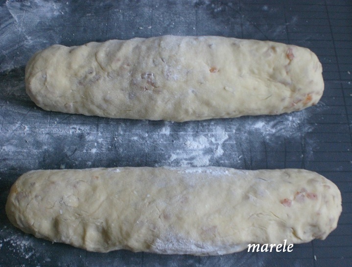 Штоллен с марципаном и курагой 5.JPG